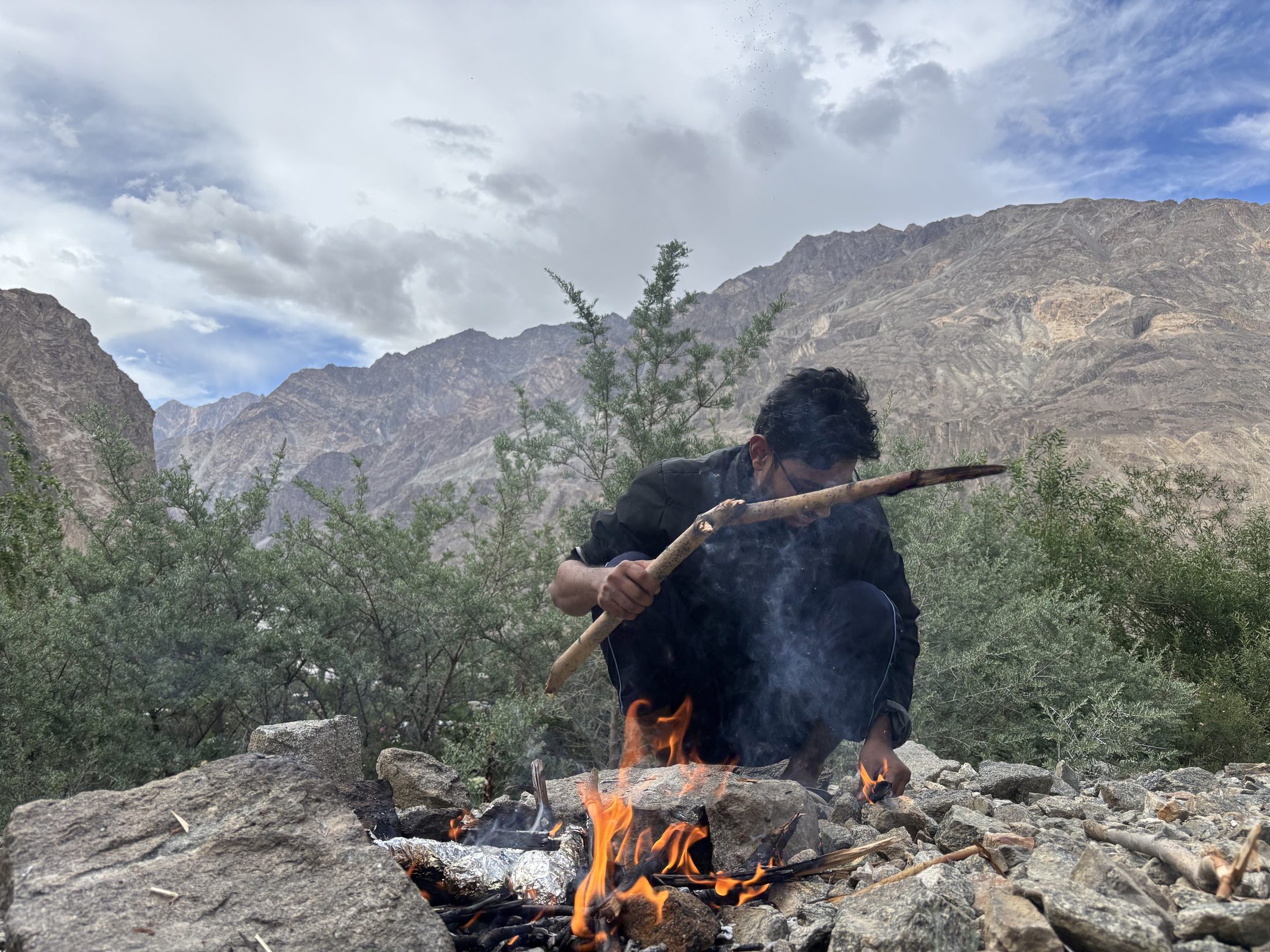 Cooking on the Shyok bank during a field halt